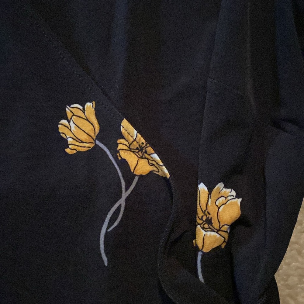 White House Black Market Floral Wrap Dress in Black and Yellow Size 6 - Picture 3 of 3